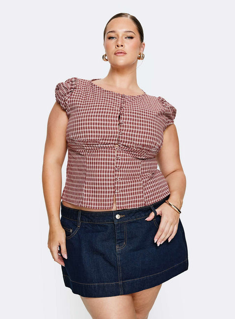   front view of model wearing Princess Polly Warna Low Rise Denim Mini Skirt Dark Wash Curve Mini Skirts Skirts 