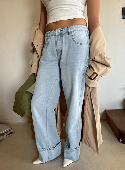 Showcasing Ezia Wide Cuff Baggy Jeans Light Blue Wash in womens-jeans with high-rise front view of model wearing Princess Polly