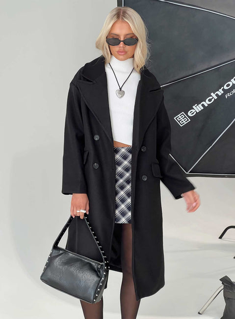 Longline coat Lapel collar, button fastening at front, front pockets Non-stretch, fully lined 