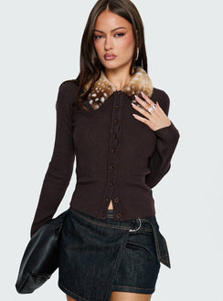 side view of model wearing Princess Polly Chiqueeta Faux Fur Trim Knit Cardigan Brown cropped Jumpers 