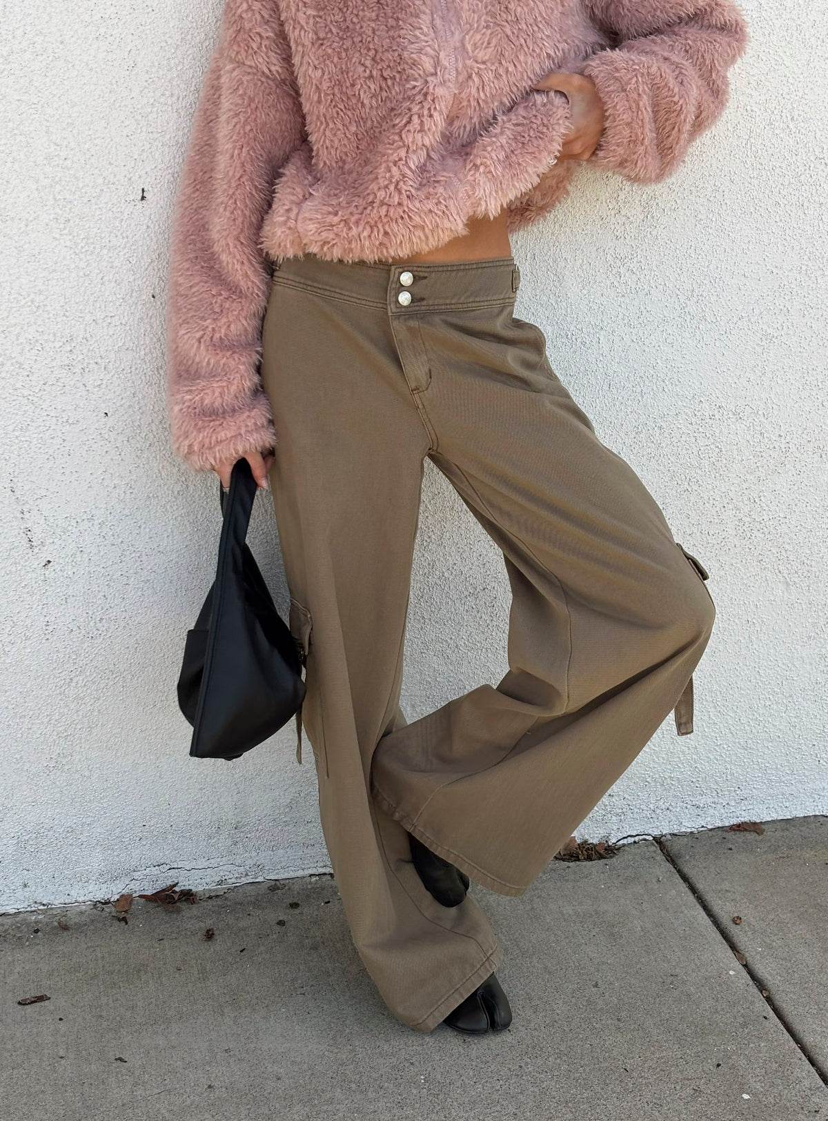 Showcasing Kellenna Straight Leg Low Rise Cargo Pants Khaki in dark khaki featuring a belt with low-rise detail side view of model wearing Princess Polly