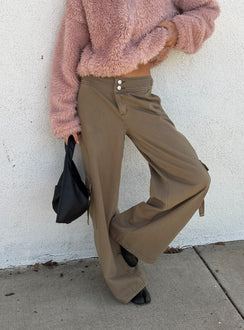 Showcasing Kellenna Straight Leg Low Rise Cargo Pants Khaki in dark khaki featuring a belt with low-rise detail side view of model wearing Princess Polly