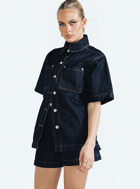 Shacket Dark wash denim Pointed collar Button fastening at front Twin chest pockets