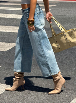Showcasing Sooki Low Rise Cropped Jeans in Light Vintage Blue womens-jeans side view of model wearing Princess Polly