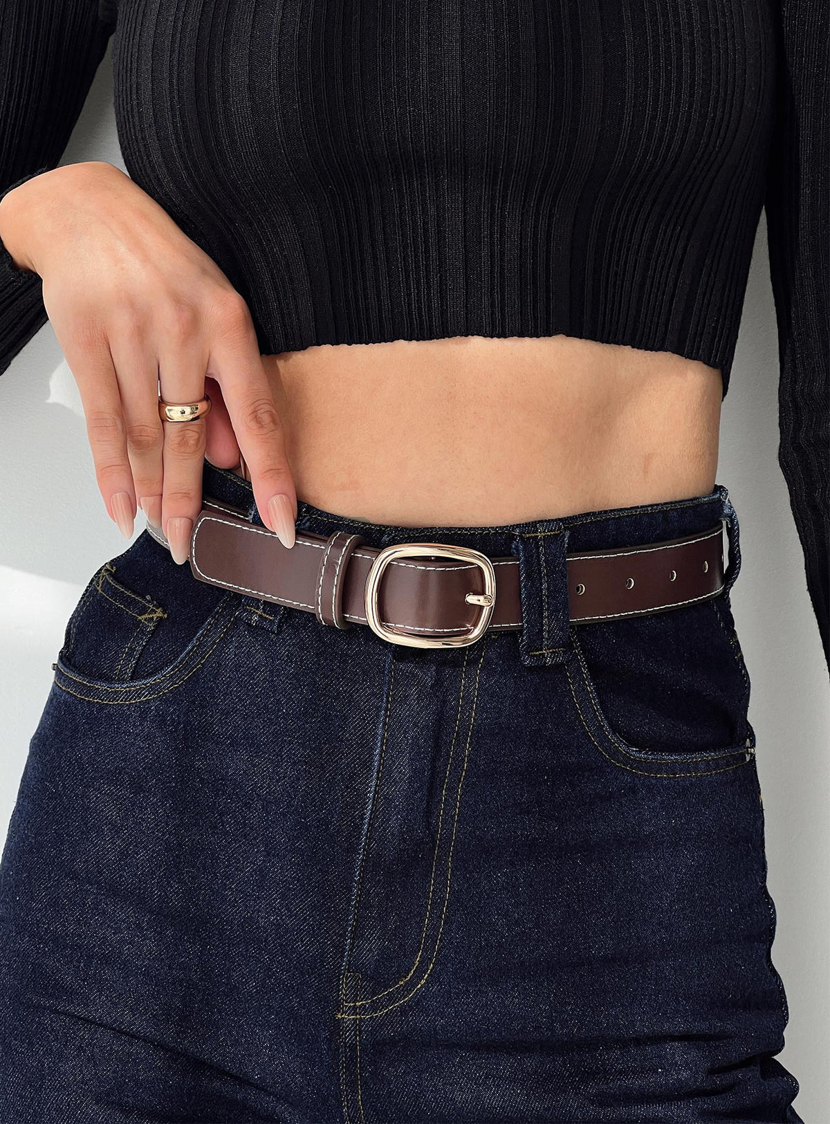 Belt Faux leather material, contrast stitching, gold-toned buckle