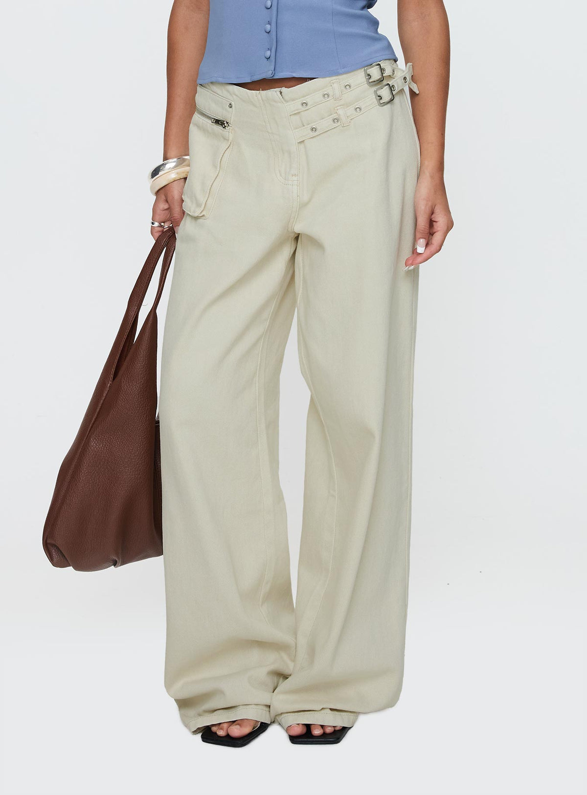 front view of model wearing Princess Polly Paltrow Cargo Jeans Cream Low Rise Jeans 