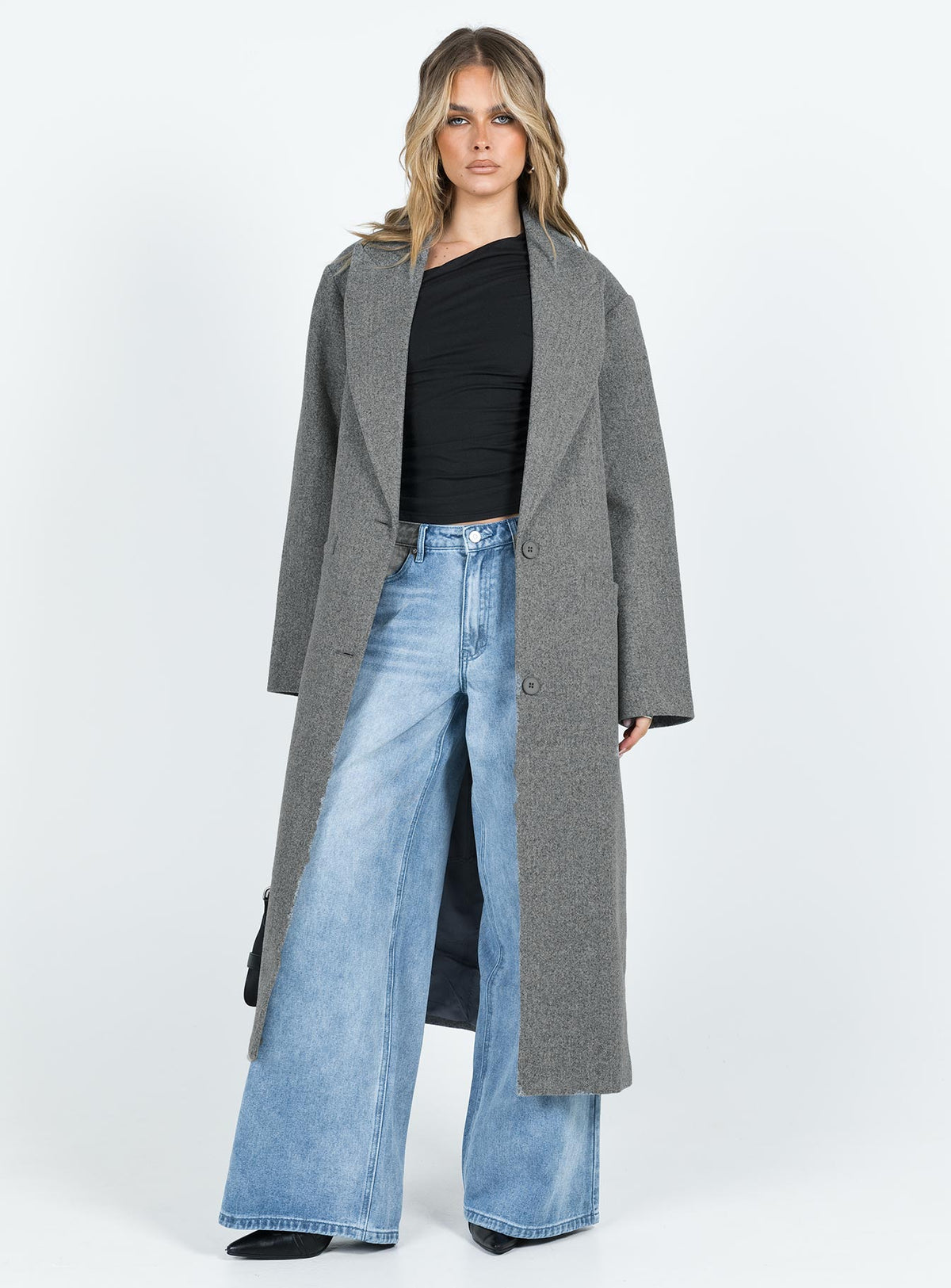Coat Lapel collar Button fastening at front Front pockets