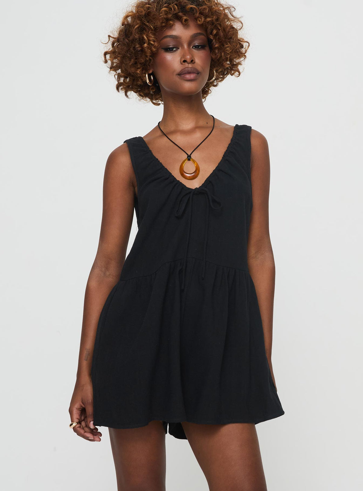 Romper Fixed shoulder straps, v-neckline, tie fastening at bust, invisible zip fastening at side, twin hip pockets Non-stretch material, unlined 
