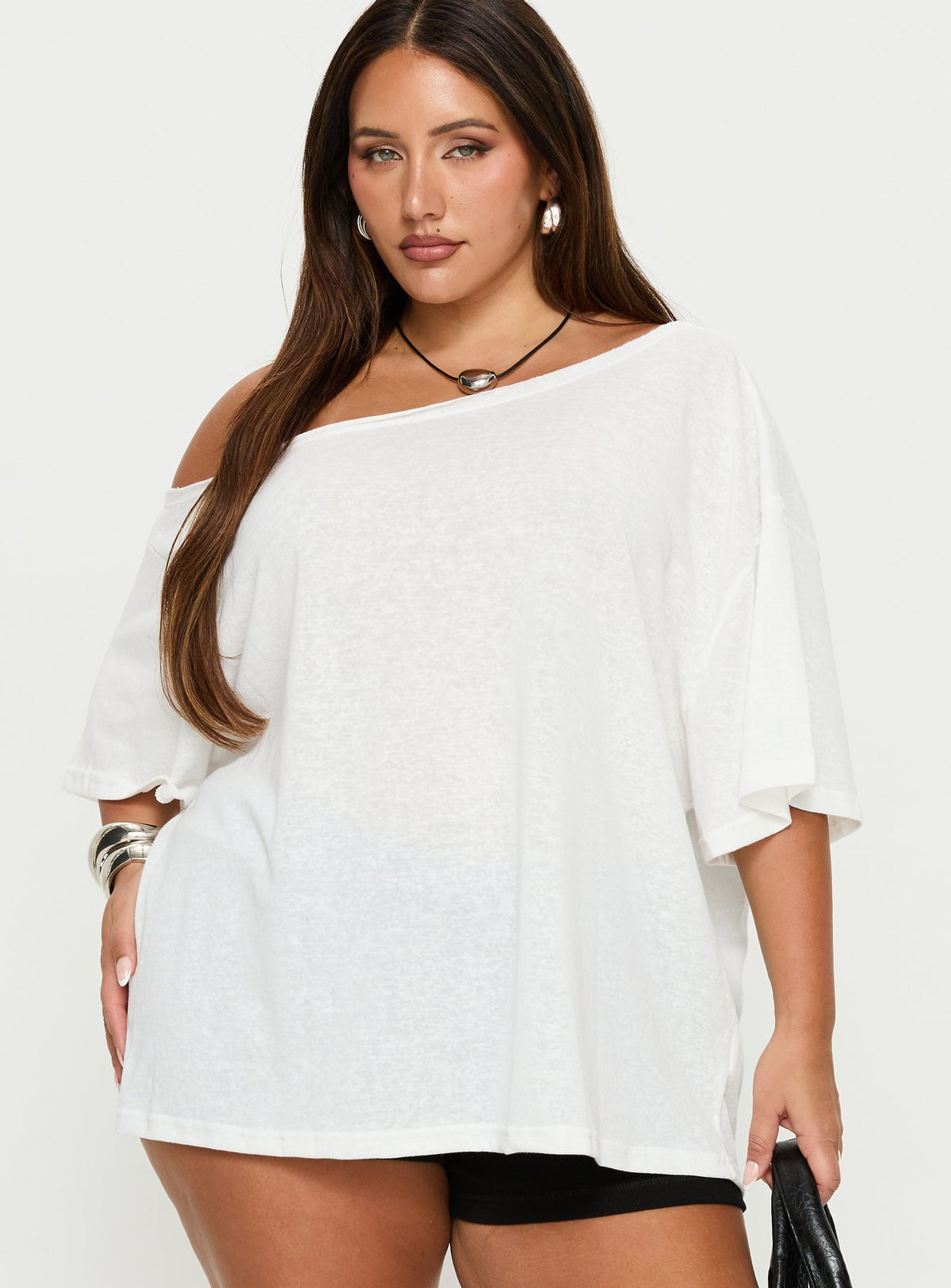 Winny Off Shoulder Tee White Curve