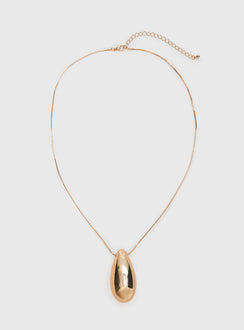 Attracted Pendant Necklace Gold