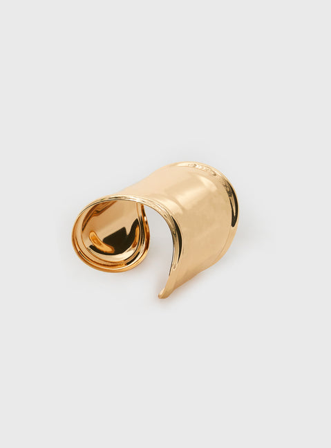 Gold-toned cuff Chunky design