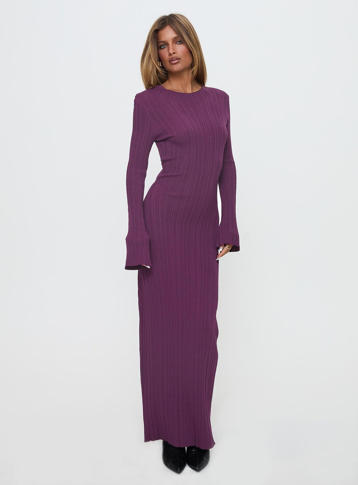 front view of model wearing Princess Polly Tesley Long Sleeve Maxi Dress Burgundy Crew Neck 