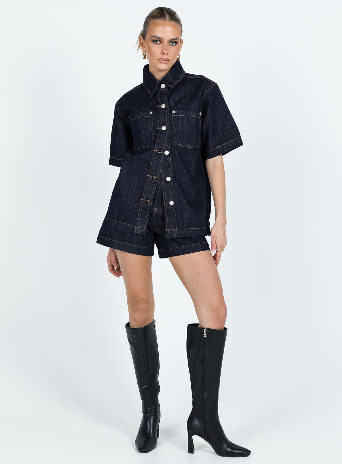 Shacket Dark wash denim Pointed collar Button fastening at front Twin chest pockets