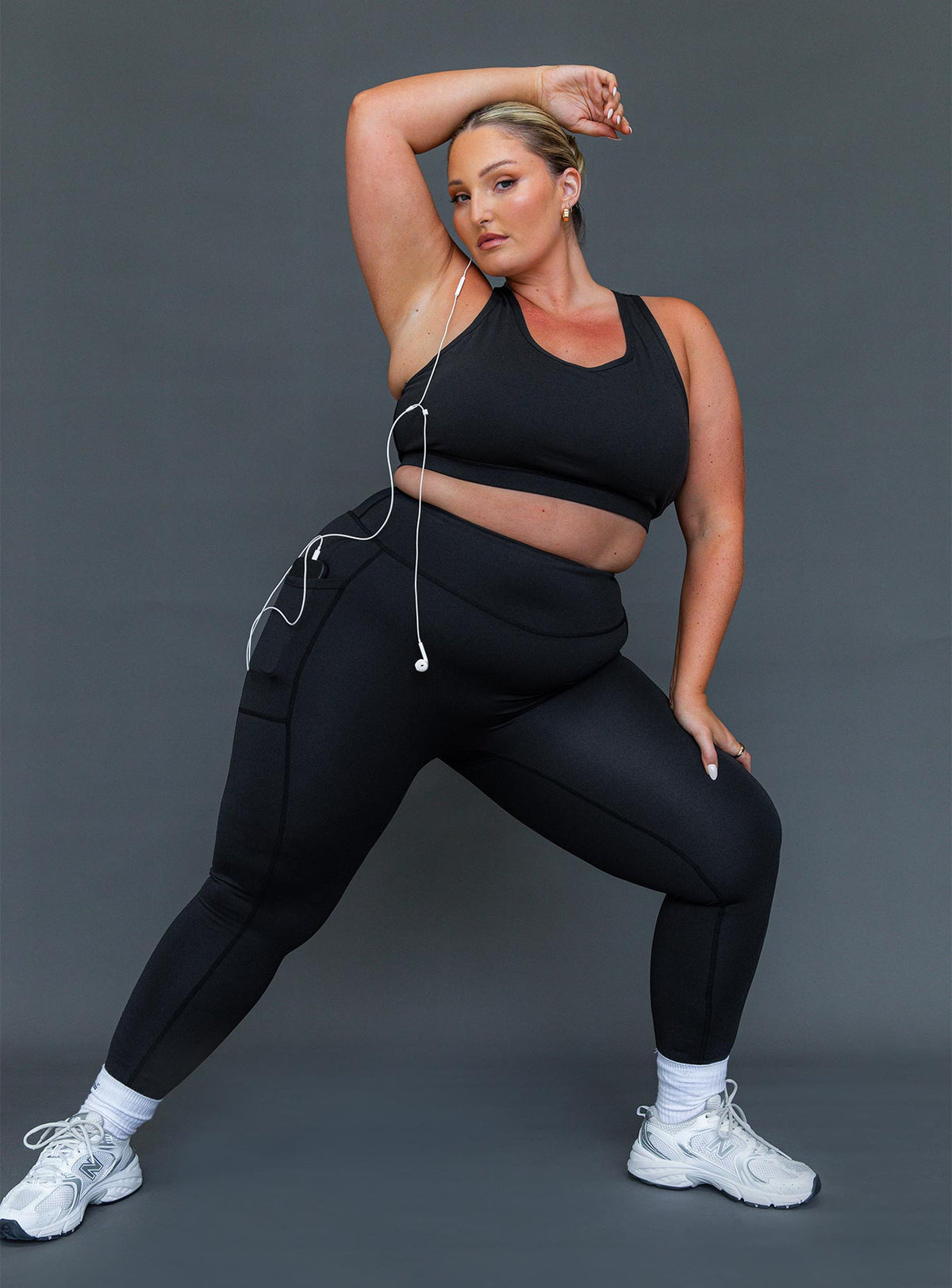 Black high waist leggings Featuring a high-waisted design & twin slip leg pockets