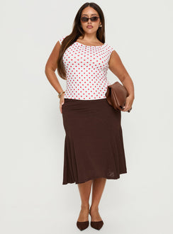   front view of model wearing Princess Polly Lewish Low Rise Midi Skirt Chocolate Curve Midi Skirts Skirts 
