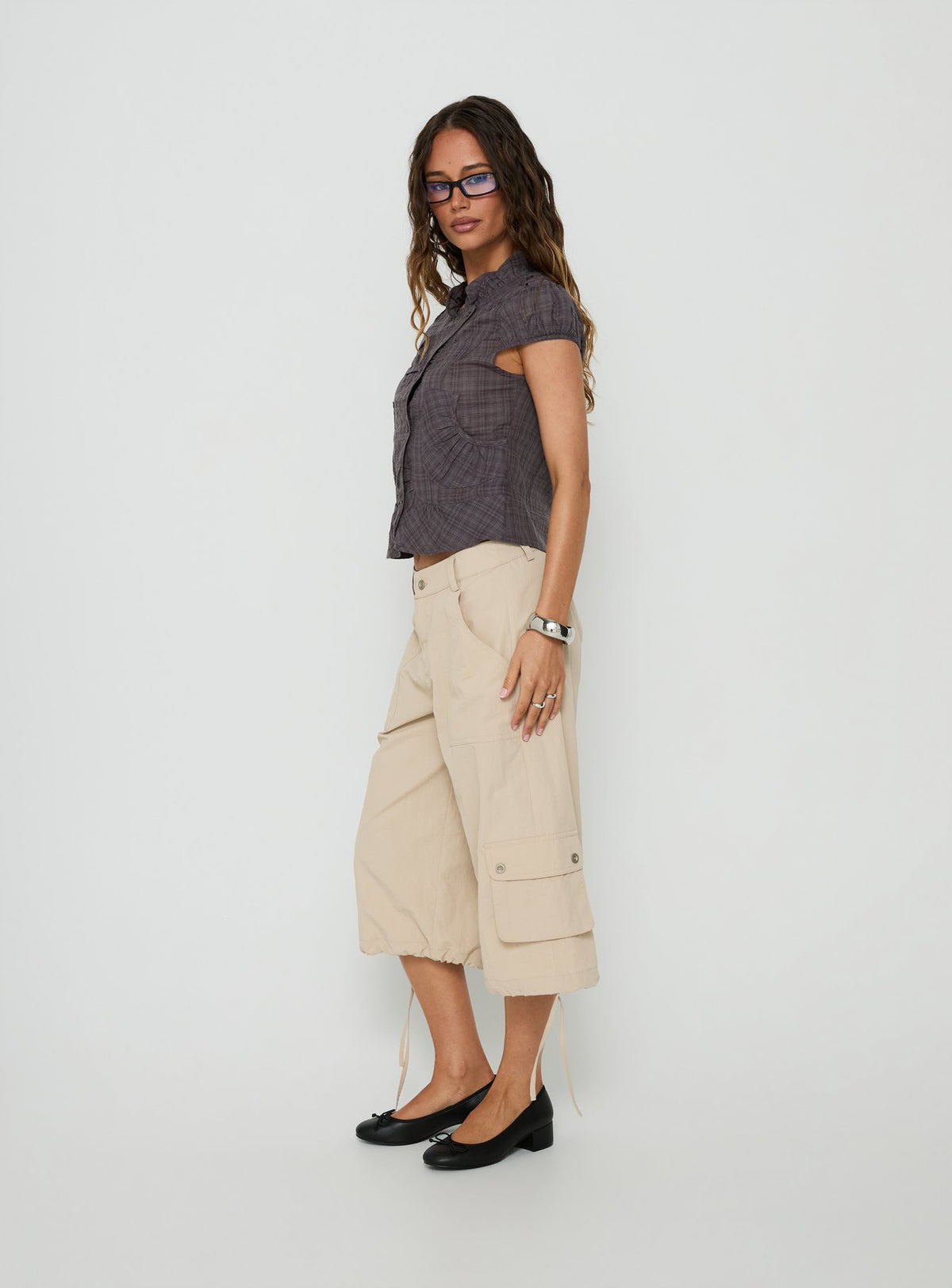 Showcasing the Relaxer 3/4 Cargo Pants Beige in womens regular pants with mid-rise side view of model wearing Princess Polly
