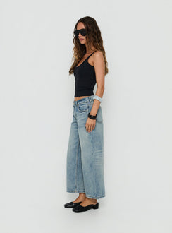 Showcasing Sooki Low Rise Cropped Jeans in Light Vintage Blue womens-jeans side view of model wearing Princess Polly