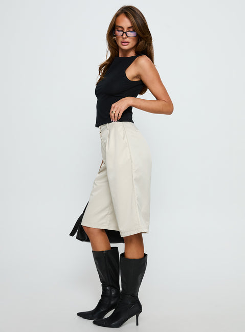 Jakai Longline Tailored Short Cream