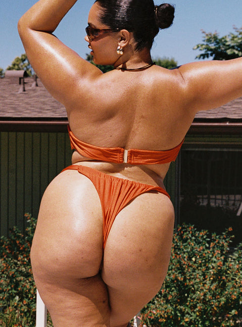 Bikini bottoms Thin sides, adjustable coverage, cheeky style, high cut Good stretch, fully lined  