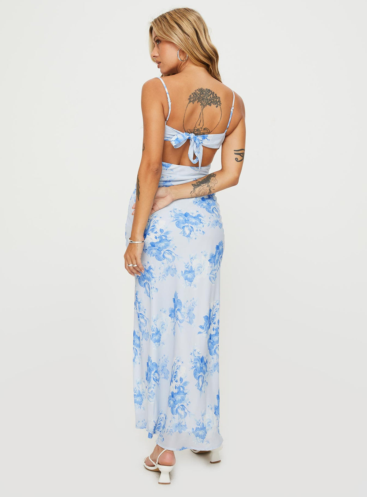 back view of model wearing Princess Polly Hamri Maxi Dress White / Blue Floral Sweetheart Neckline 
