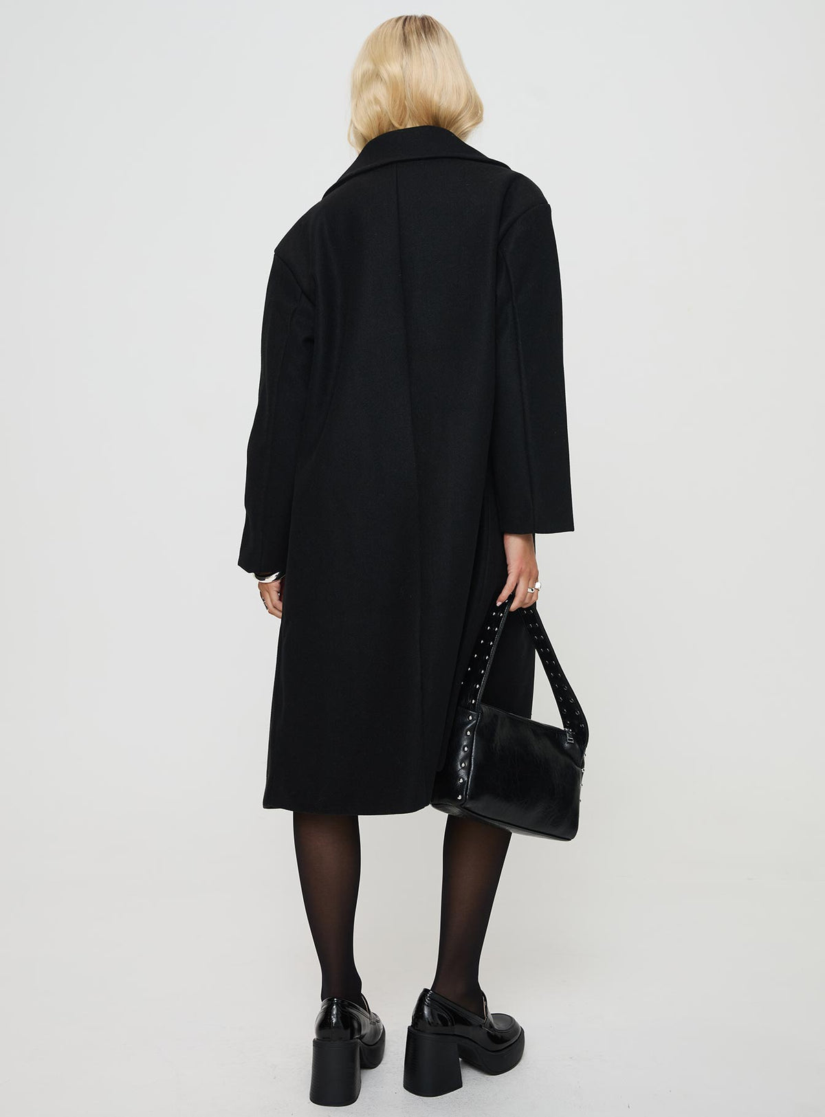 Longline coat Lapel collar, button fastening at front, front pockets Non-stretch, fully lined 