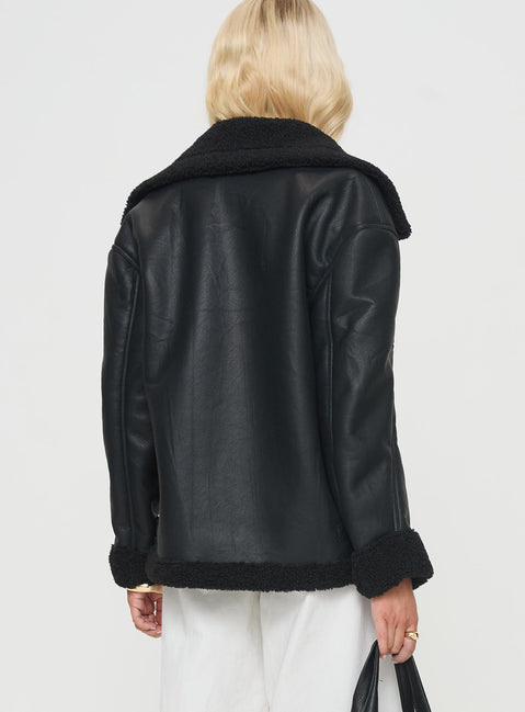 Shearling jacket Faux leather, oversized collar, exposed zip fastening, twin pockets Non-stretch material, shearling lining