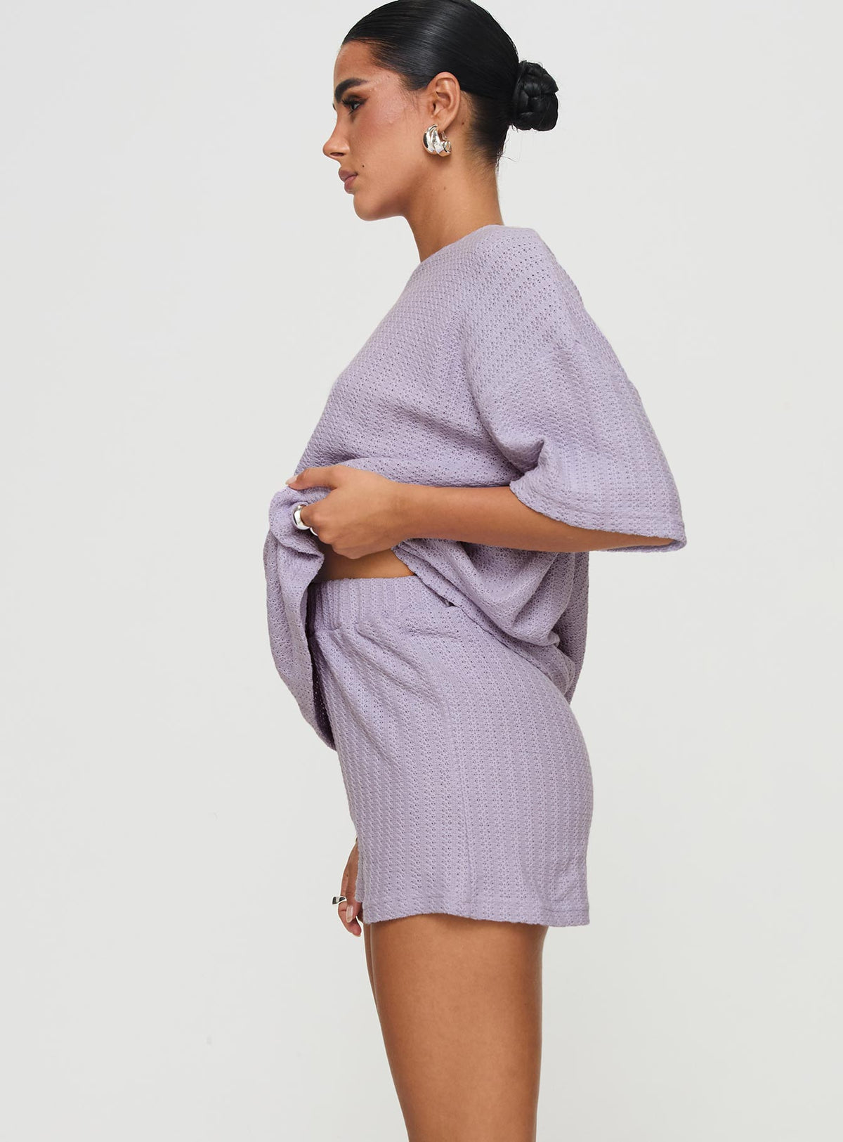 Knit matching set Oversized top, drop shoulder, crew neckline High-waisted shorts, relaxed fit, thick elasticated waistband Good stretch, unlined 