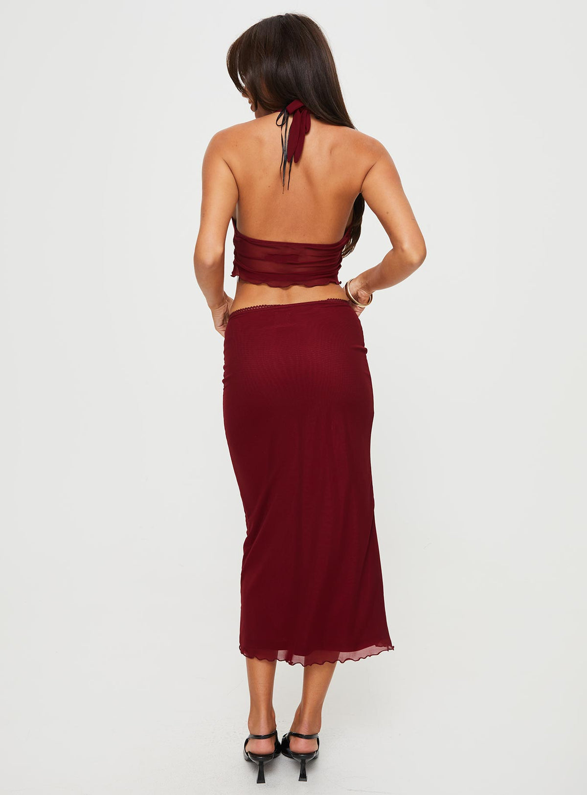 Matching set, mesh material Crop top, halter neck tie, tie fastening at bust Low rise maxi skirt, split hem, lettuce edge hem Good stretch, partially lined