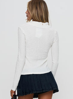 back view of model wearing Princess Polly Luther Long Sleeve White Full Sleeves Crew Neck 