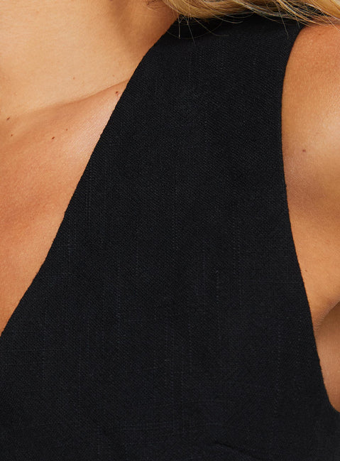 Front view of model wearing  front Princess Polly Sleeveless Asymmetric Neckline  Leo Vest Black