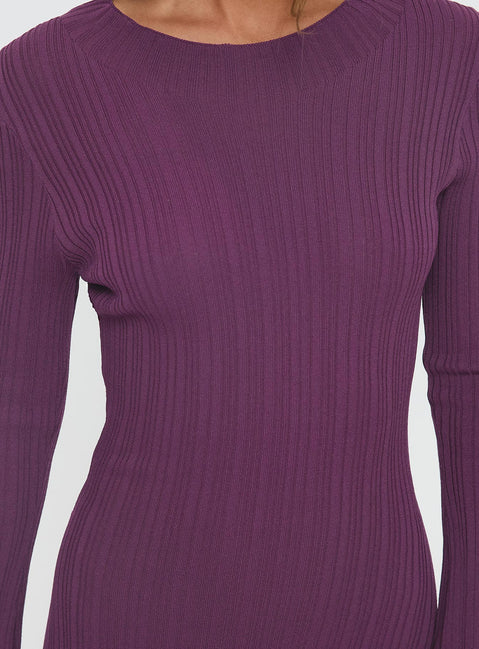 side view of model wearing Princess Polly Tesley Long Sleeve Maxi Dress Burgundy Crew Neck 