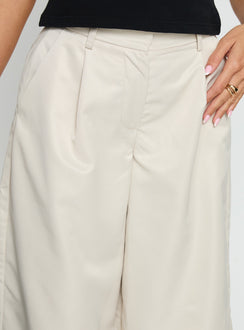 Jakai Longline Tailored Short Cream