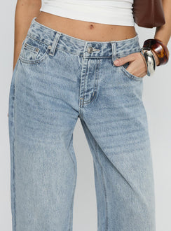 Serenitia Mid Rise Relaxed Jeans Light Wash Petite