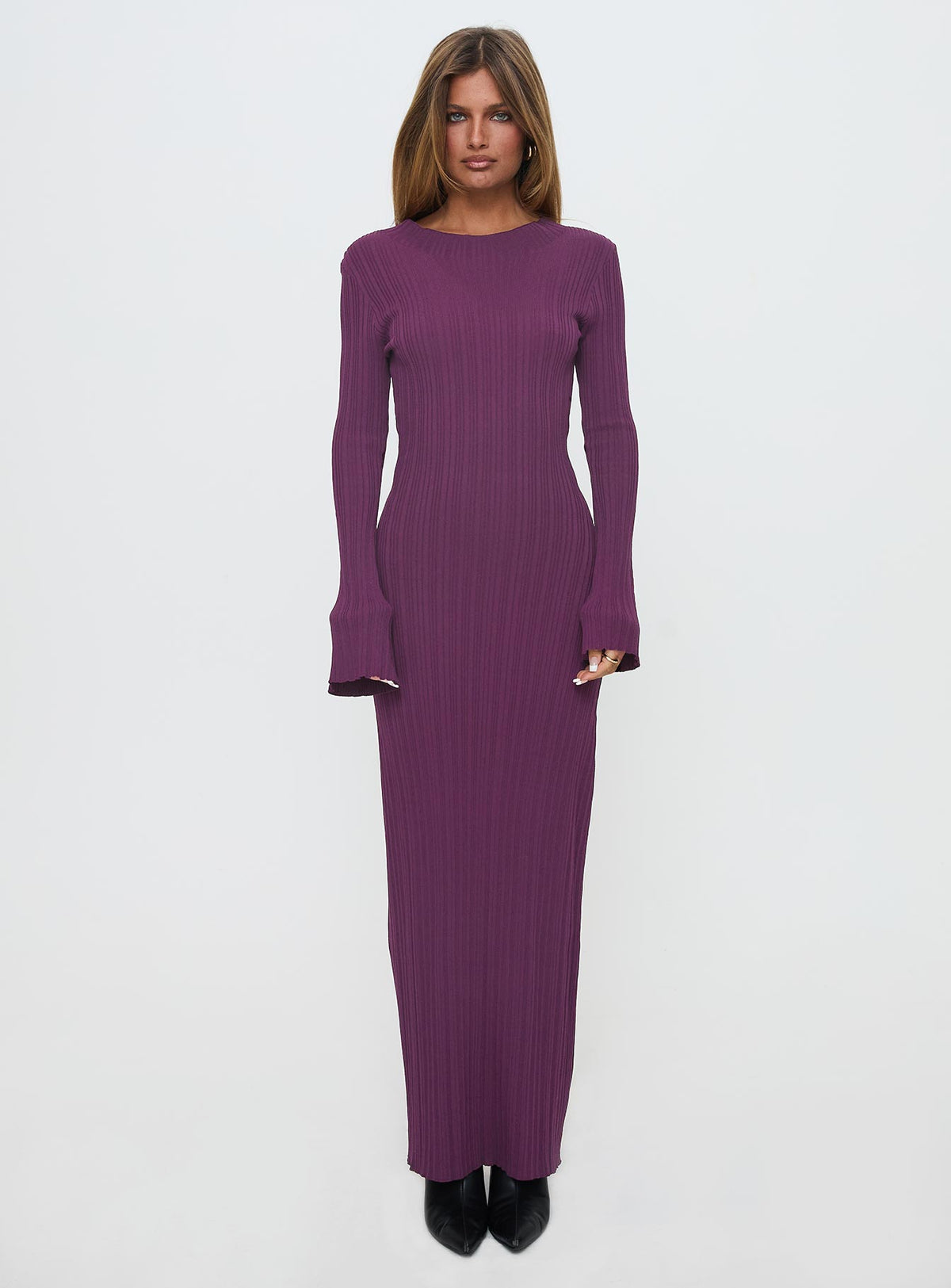 side view of model wearing Princess Polly Tesley Long Sleeve Maxi Dress Burgundy Crew Neck 