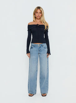 Showcasing the Ellanor Low Rise Slouch Denim Jean Washed Mid Blue Wash Tall womens-jeans front view of model wearing Princess Polly