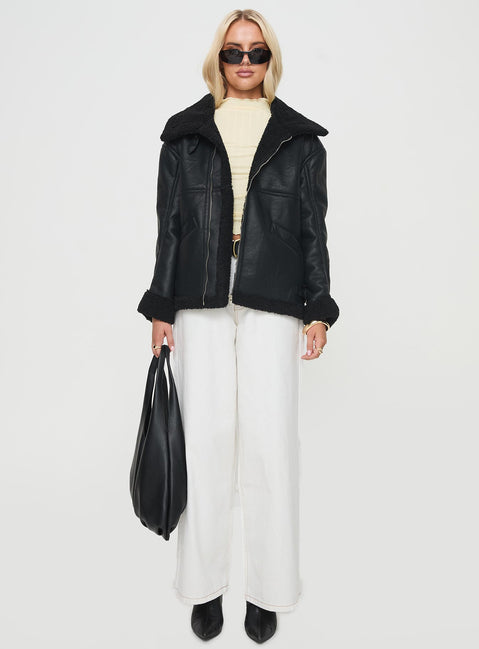 Shearling jacket Faux leather, oversized collar, exposed zip fastening, twin pockets Non-stretch material, shearling lining