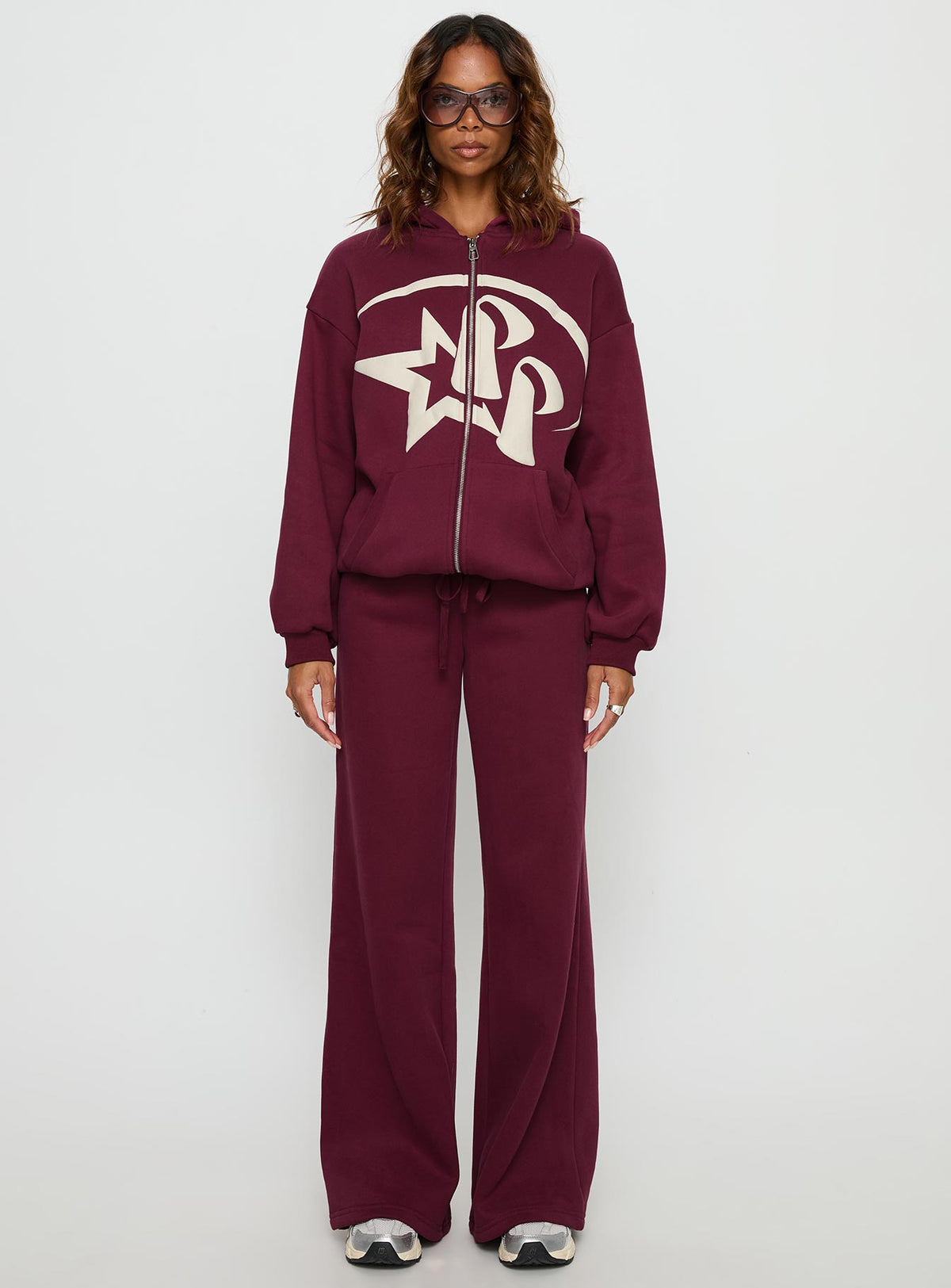 Showcasing the Stargirl Zip Through Jumper in Burgundy womens jumpers with long fit front view of model wearing Princess Polly