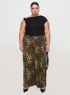 front view of model wearing Princess Polly Beller Bodysuit Black Curve Sleeveless Bodysuit 