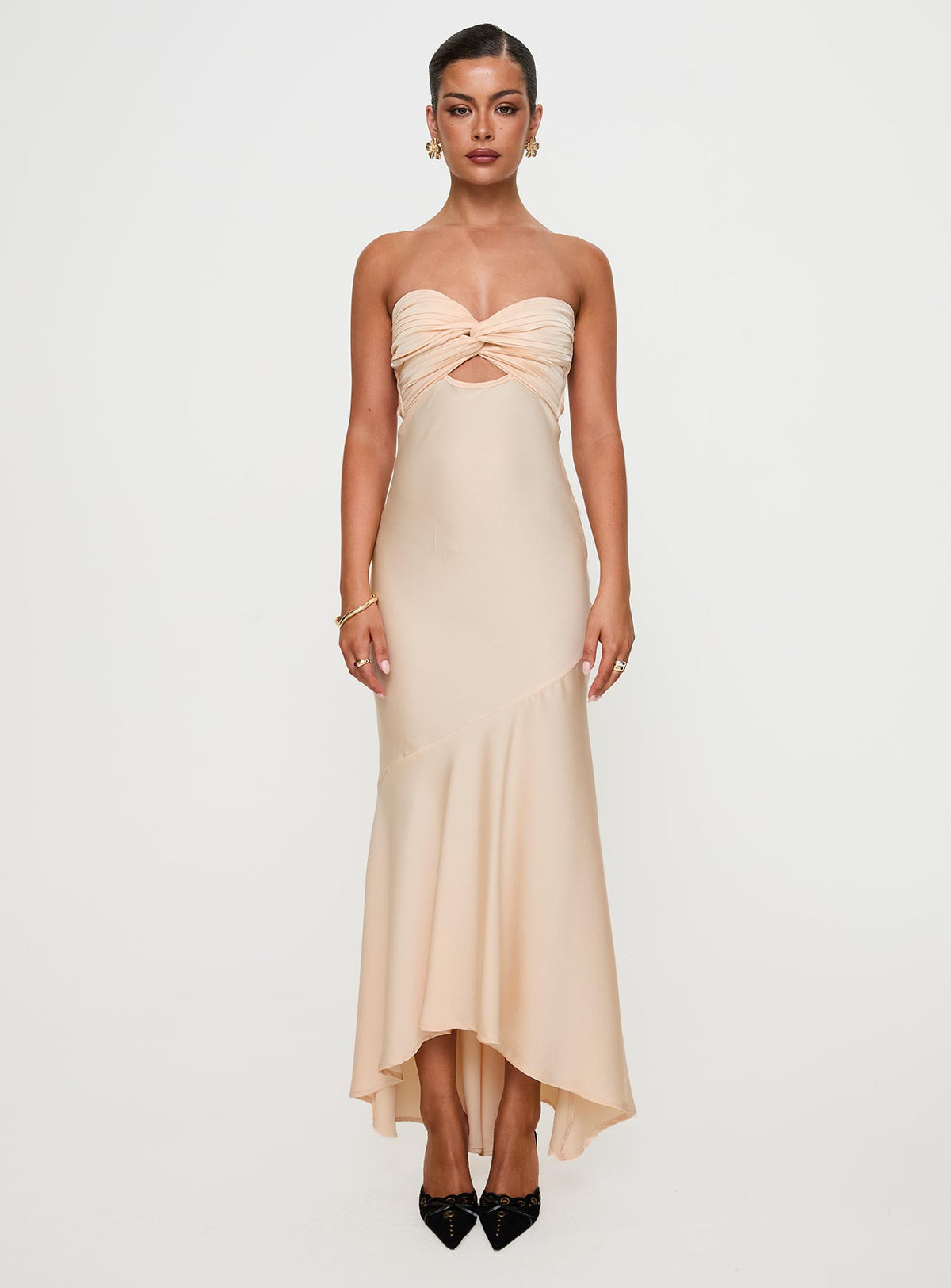 front view of model wearing Princess Polly Stand A Chance Twist Detail Maxi Dress Champagne Sweetheart Neckline 