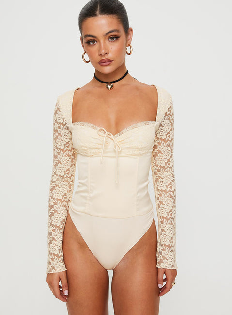 front view of model wearing Princess Polly Markwell Long Sleeve Bodysuit Cream Full Sleeves Sweetheart 