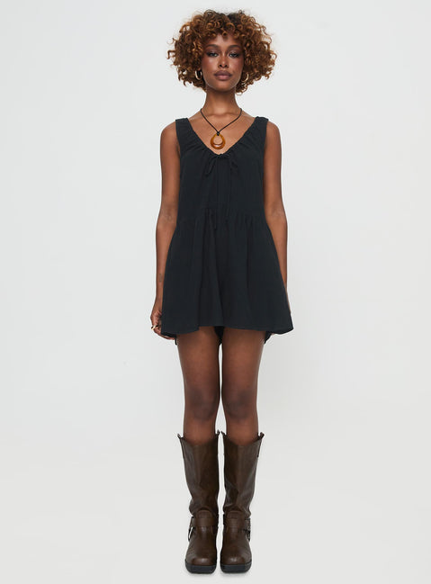 Romper Fixed shoulder straps, v-neckline, tie fastening at bust, invisible zip fastening at side, twin hip pockets Non-stretch material, unlined 