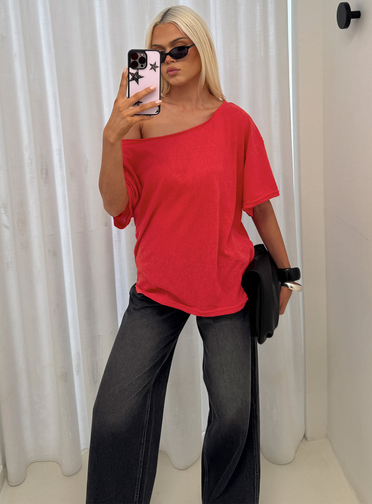 Winny Off Shoulder Tee Red