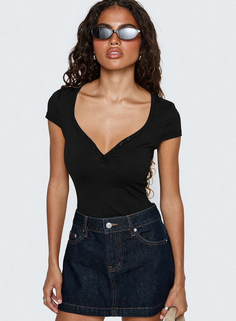   front view of model wearing Princess Polly Nicolina Low Rise Denim Mini Skirt Raw Denim Mini Skirts Skirts 