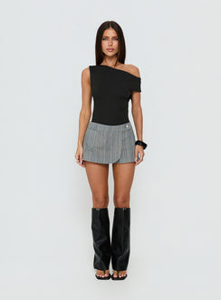 side view of model wearing Princess Polly Back To Back Off Shoulder Twist Back Bodysuit Black Short Sleeve Bodysuit 