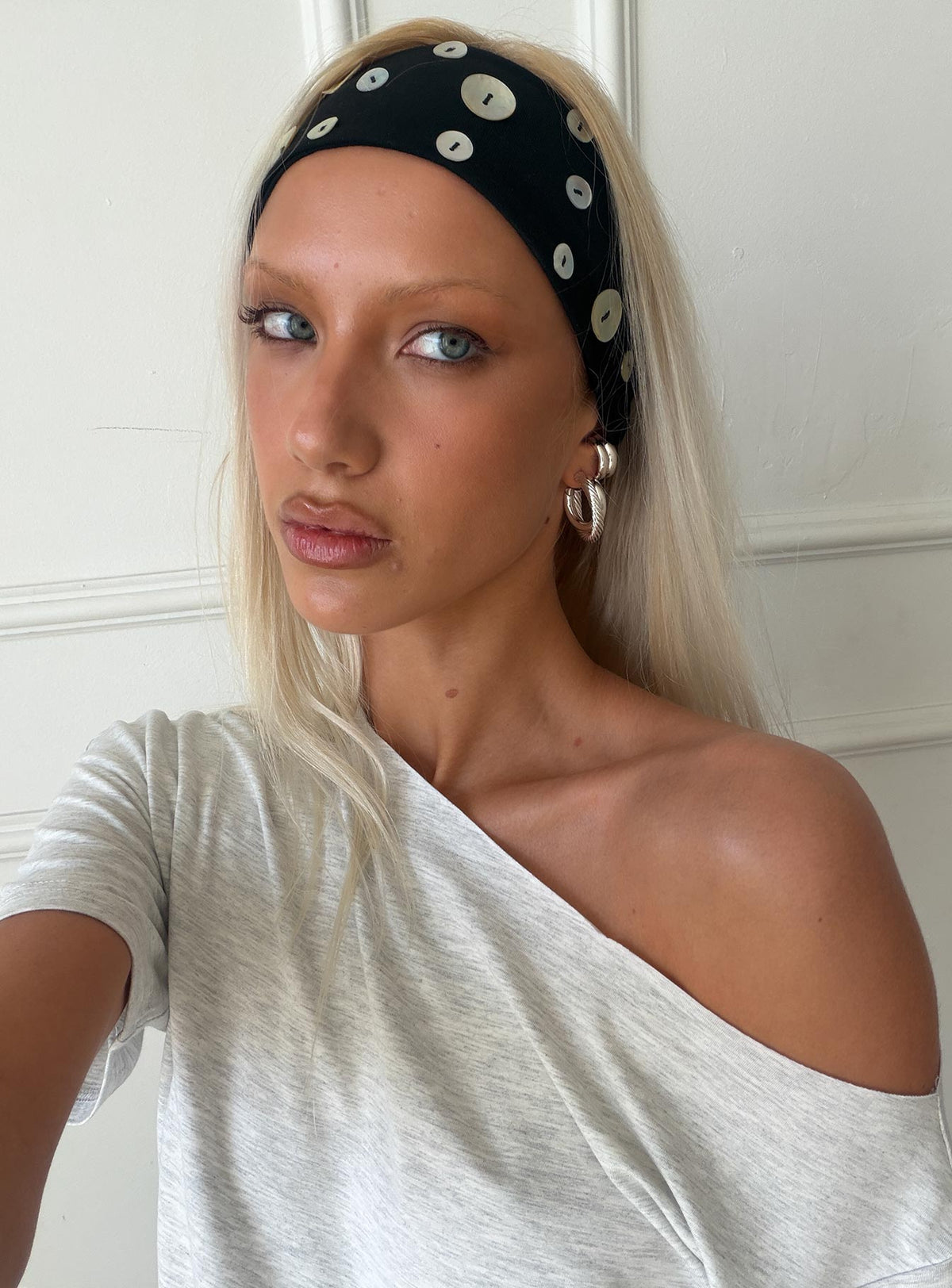 Isalyn Button Headband Black