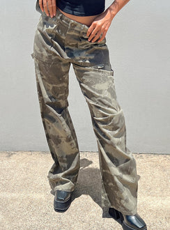 Front view of model wearing  front Princess Polly  Miami Vice Pants Camo