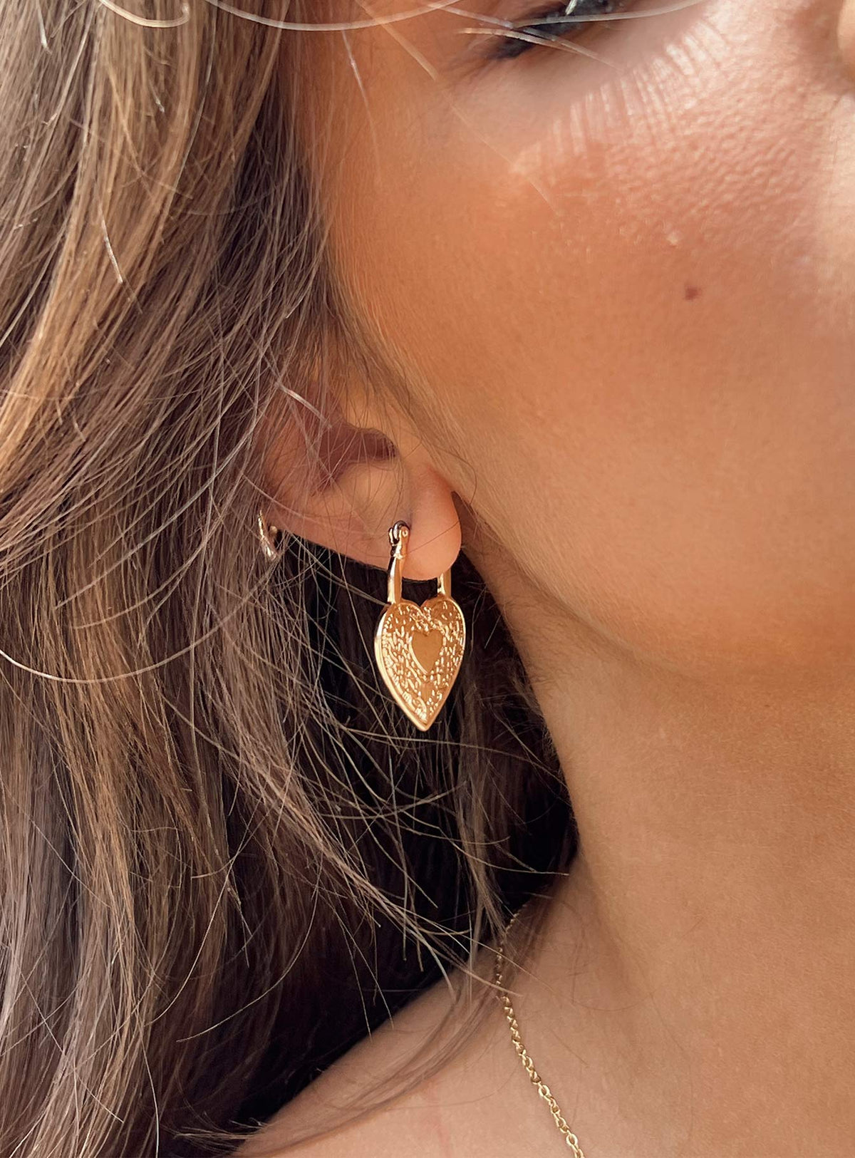 Earrings Hoop style  Gold-toned Latch fastening  Heart design