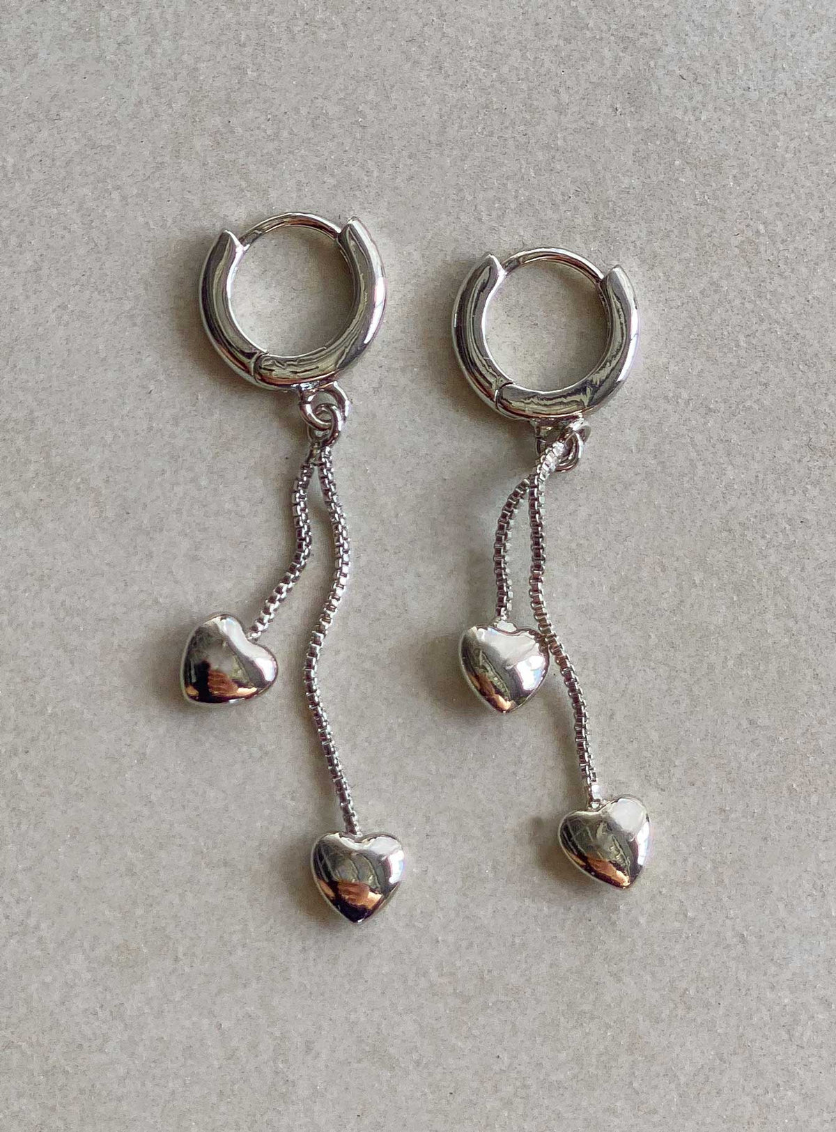 Earrings Huggie hoop style Drop chain Heart charm Gold-toned