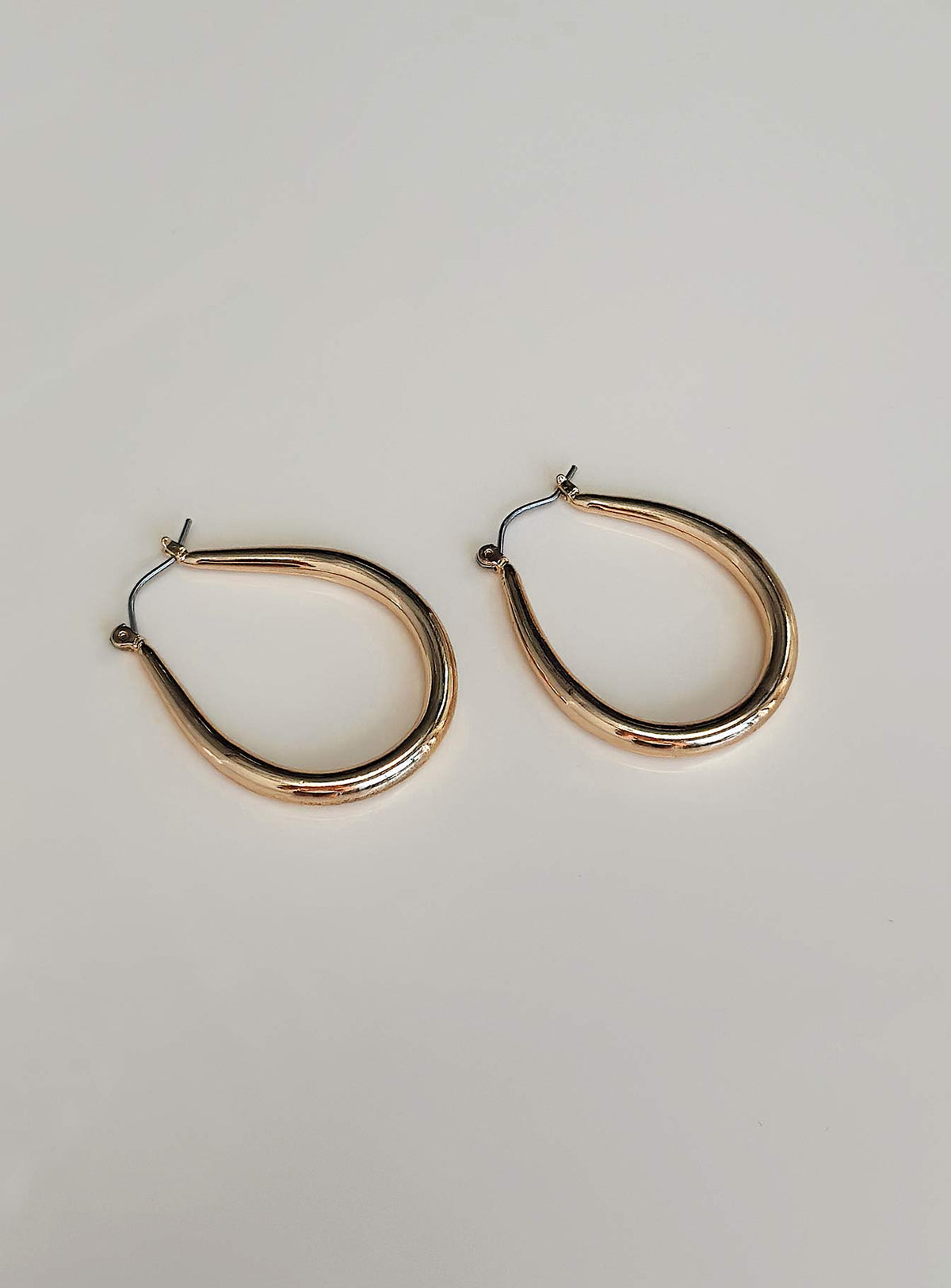 Gold earrings Gold toned Hoop fastening