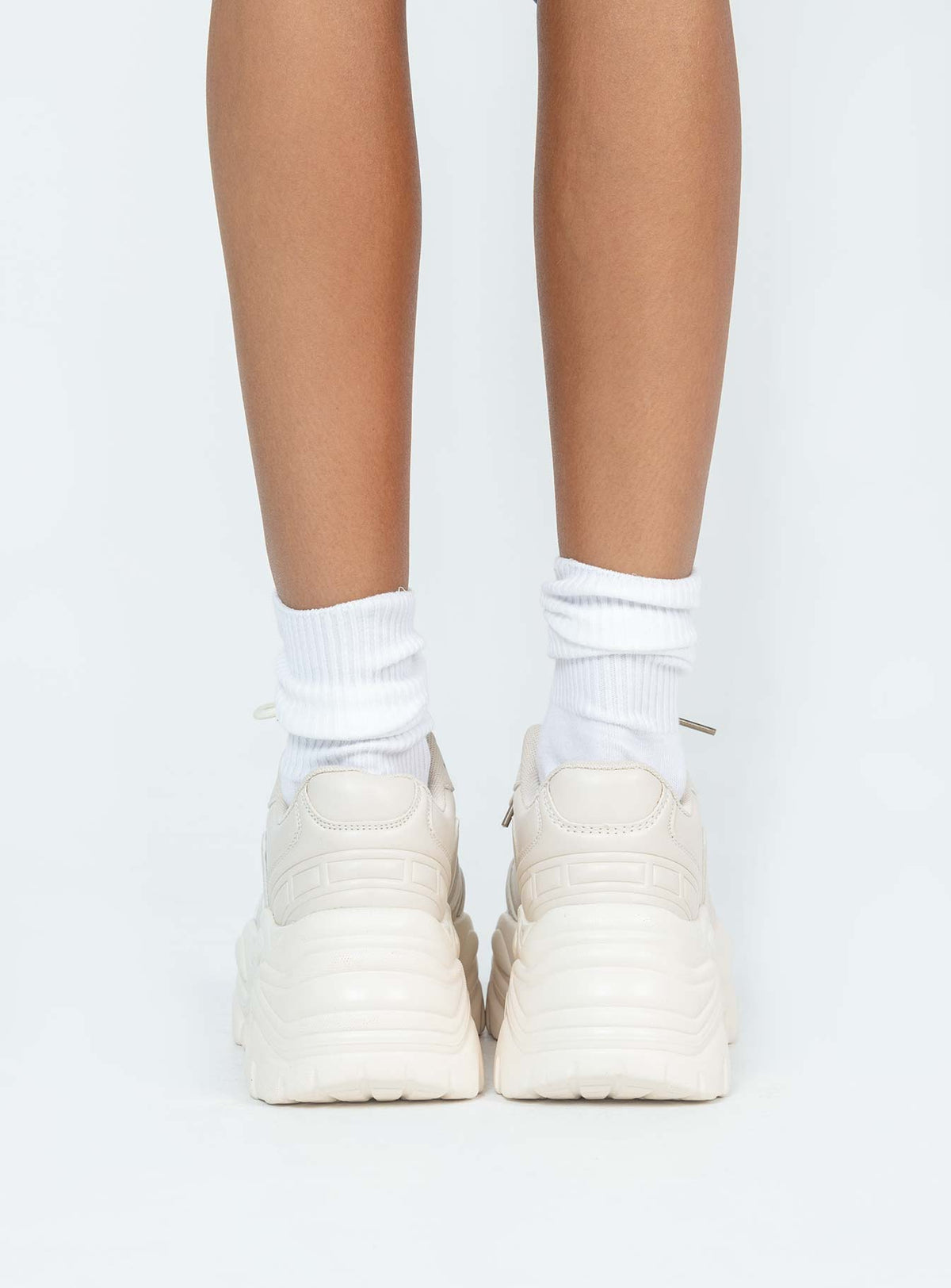 Sneakers Chunky style Platform base Padded footbed Lace-up fastening